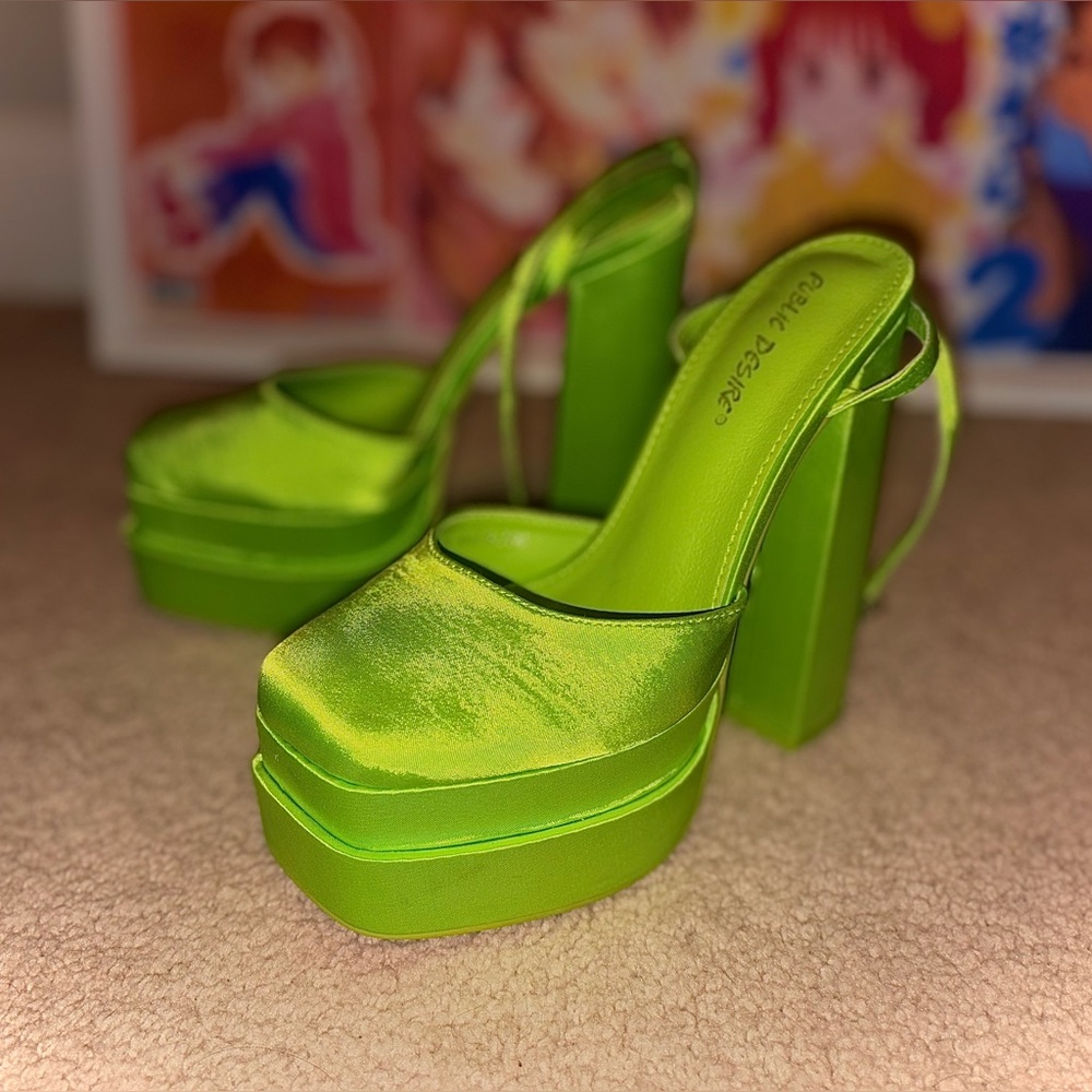 Moonchild Lime Green Satin Closed Toe Statement Platform Block Heels - Women’s 8 - Picture 2 of 6